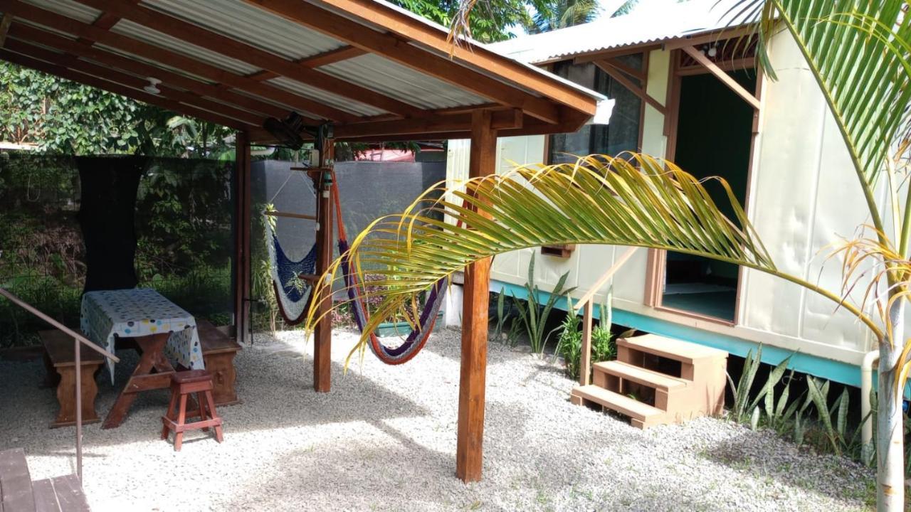 Container House Cahuita Hotel Ngoại thất bức ảnh