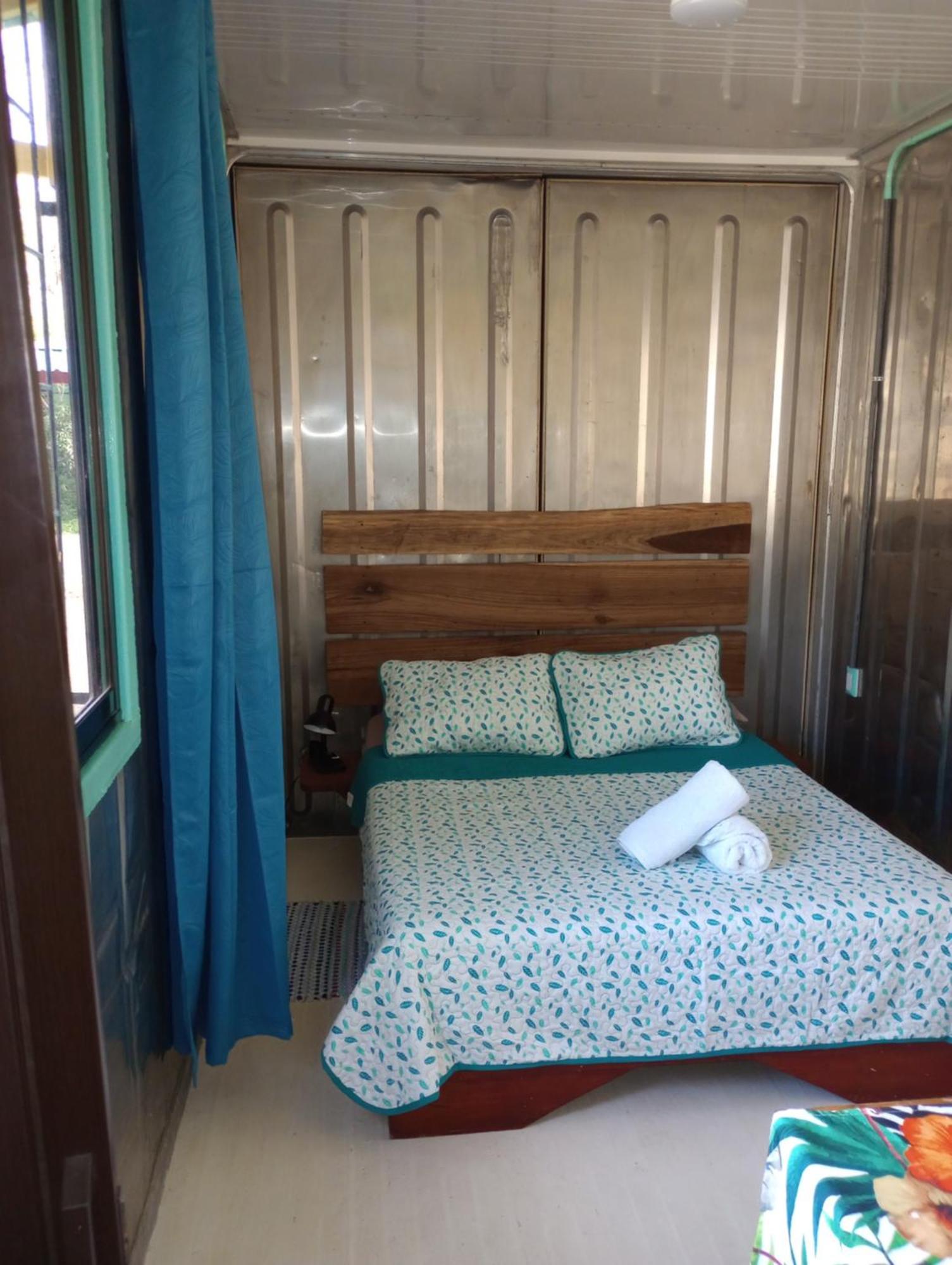 Container House Cahuita Hotel Ngoại thất bức ảnh